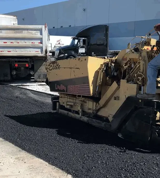 asphalt paving machine img
